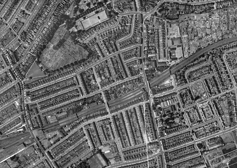 Post-War 1947 London Aerial Map - Gunnersbury
