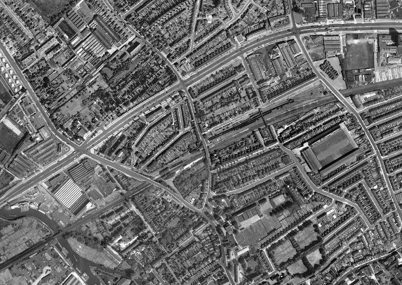 Post-War 1947 London Aerial Map - Gunnersbury